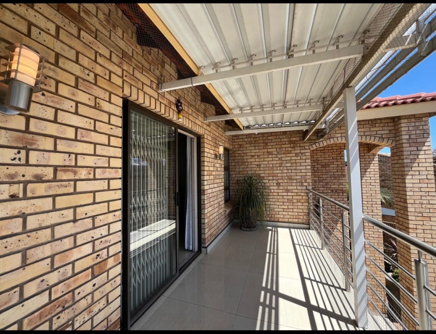 5 Bedroom Property for Sale in Roylglen Gardens Northern Cape